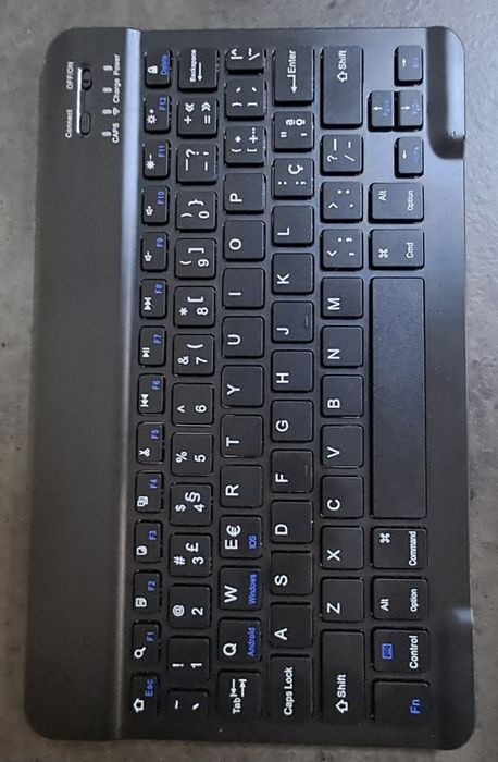 Teclado e mouse sem fio Bluetooth Novo, nunca foi usado.