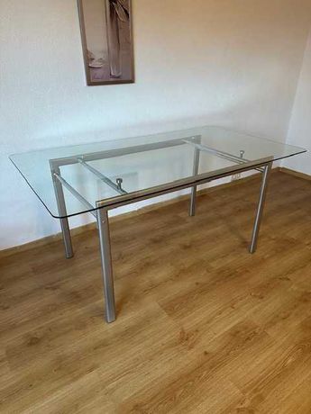 Stół metalowy ze szklanym blatem