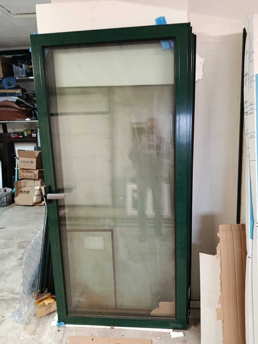 Sacada em alumínio (Câmara Europeia)