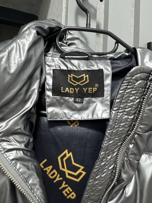 Жіноча курточка демісезонна