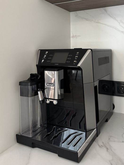 Кавомашина DELONGHI PrimaDonna Class ECAM 550.65 SB