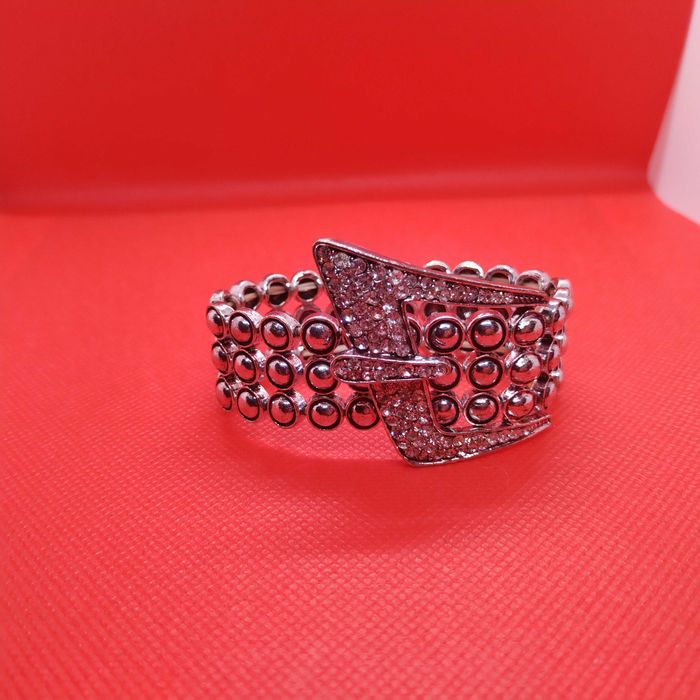 PULSEIRAS (4) 1 unid-3€; 2 unid- 4€; 3 unid- 5€