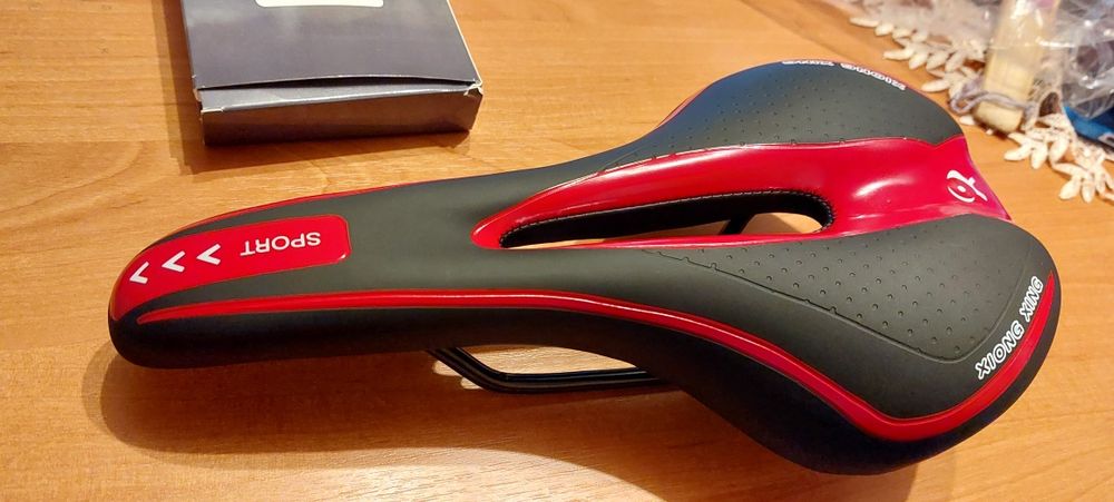 Siodelko do roweru, nowe, bardzo lekkie.