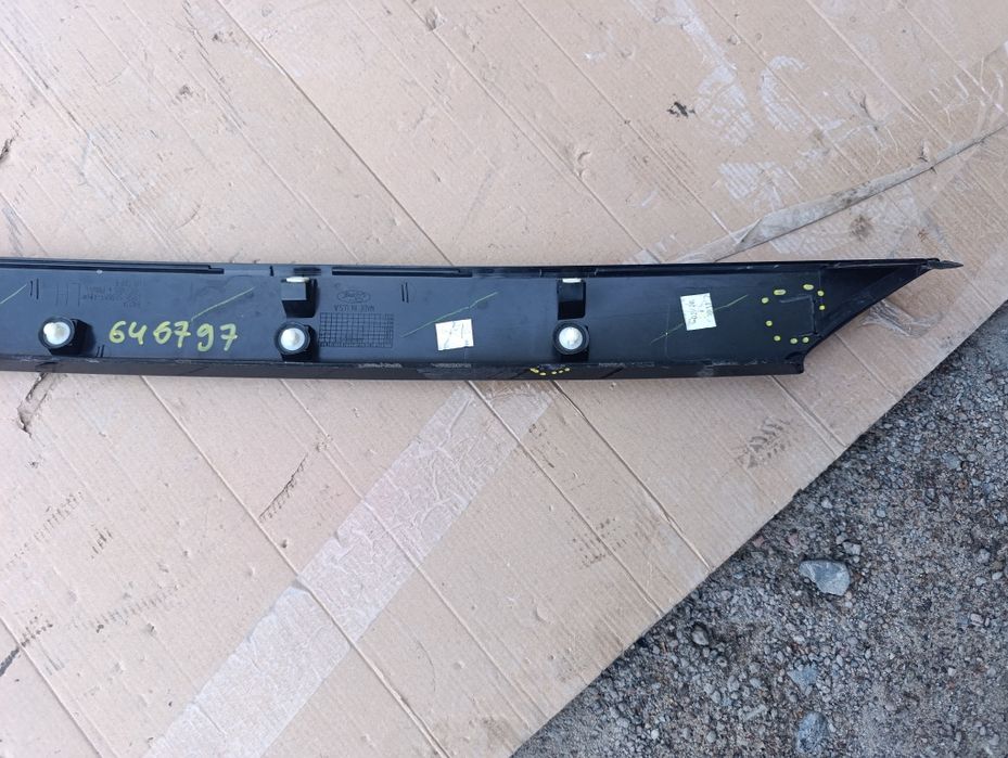 Молдинг лобового стекла левый Ford Explorer 6 2020г Оригинал.