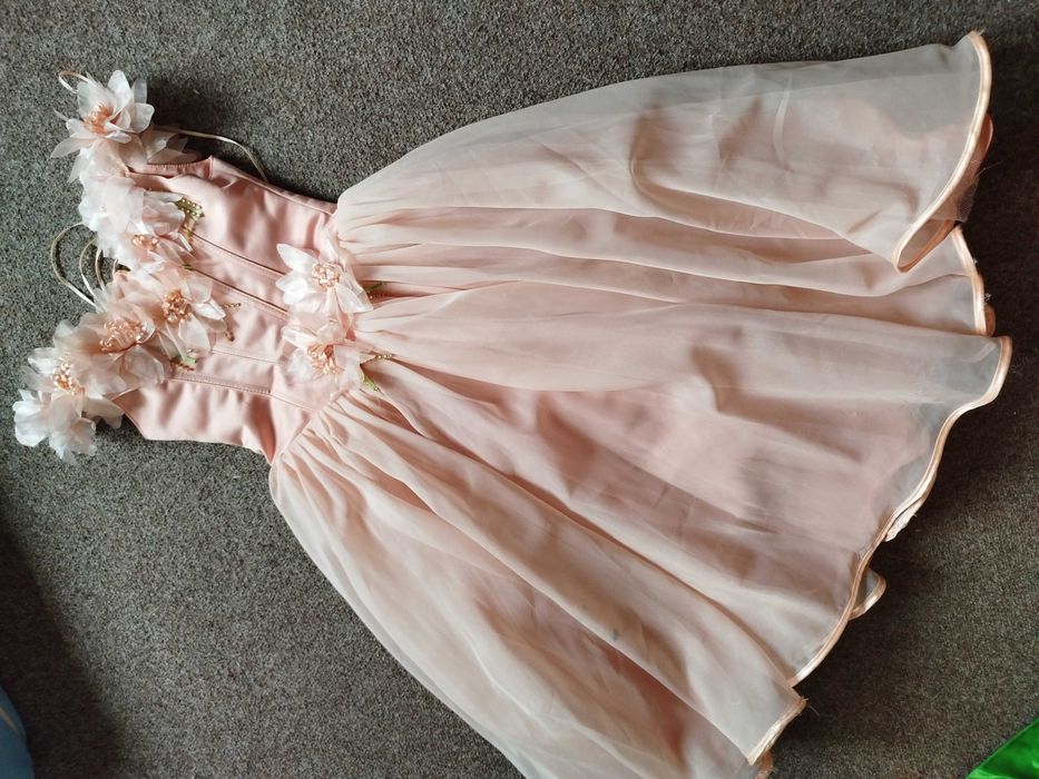 Платье нарядное...