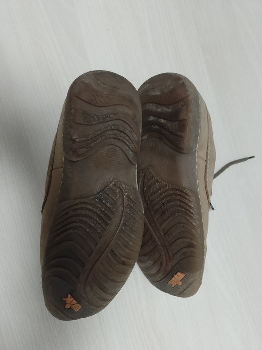 Sprzedam męskie skórzane buty rozmiar 39.