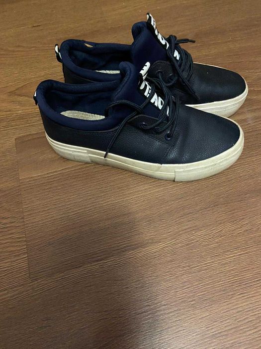 Шкір'яні класичні кросівки  р.37 відмінний стан