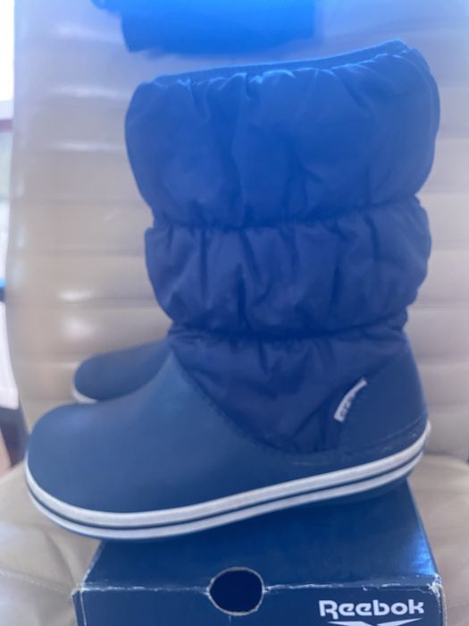 Сапожки Crocs.