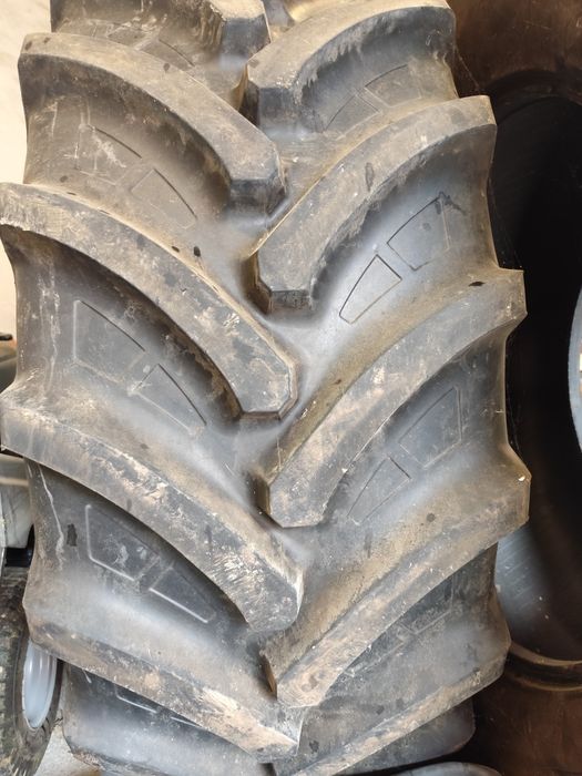 Opony 650/65R38 CARLISLE jak nowe 2szt.