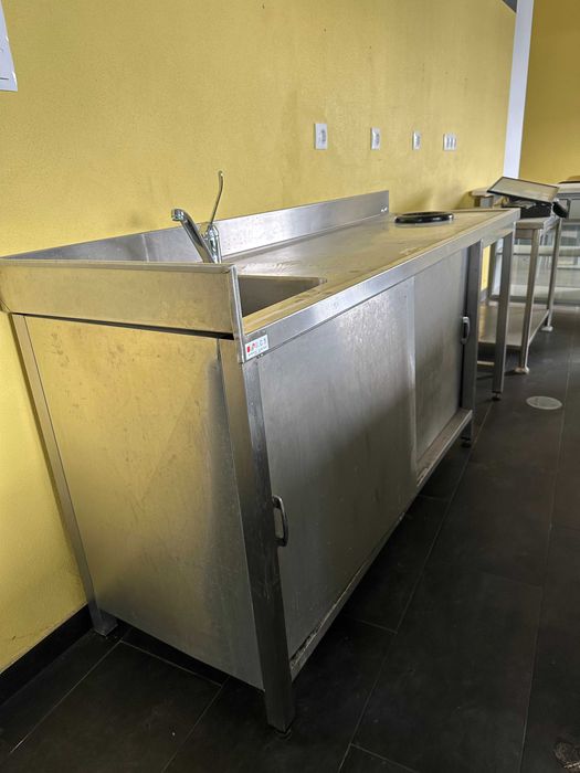 Bancada em Inox com Lavatório – 200x60x86 cm