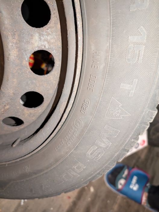 Komplet Koła zimowe 195/65R15 Uniroyal