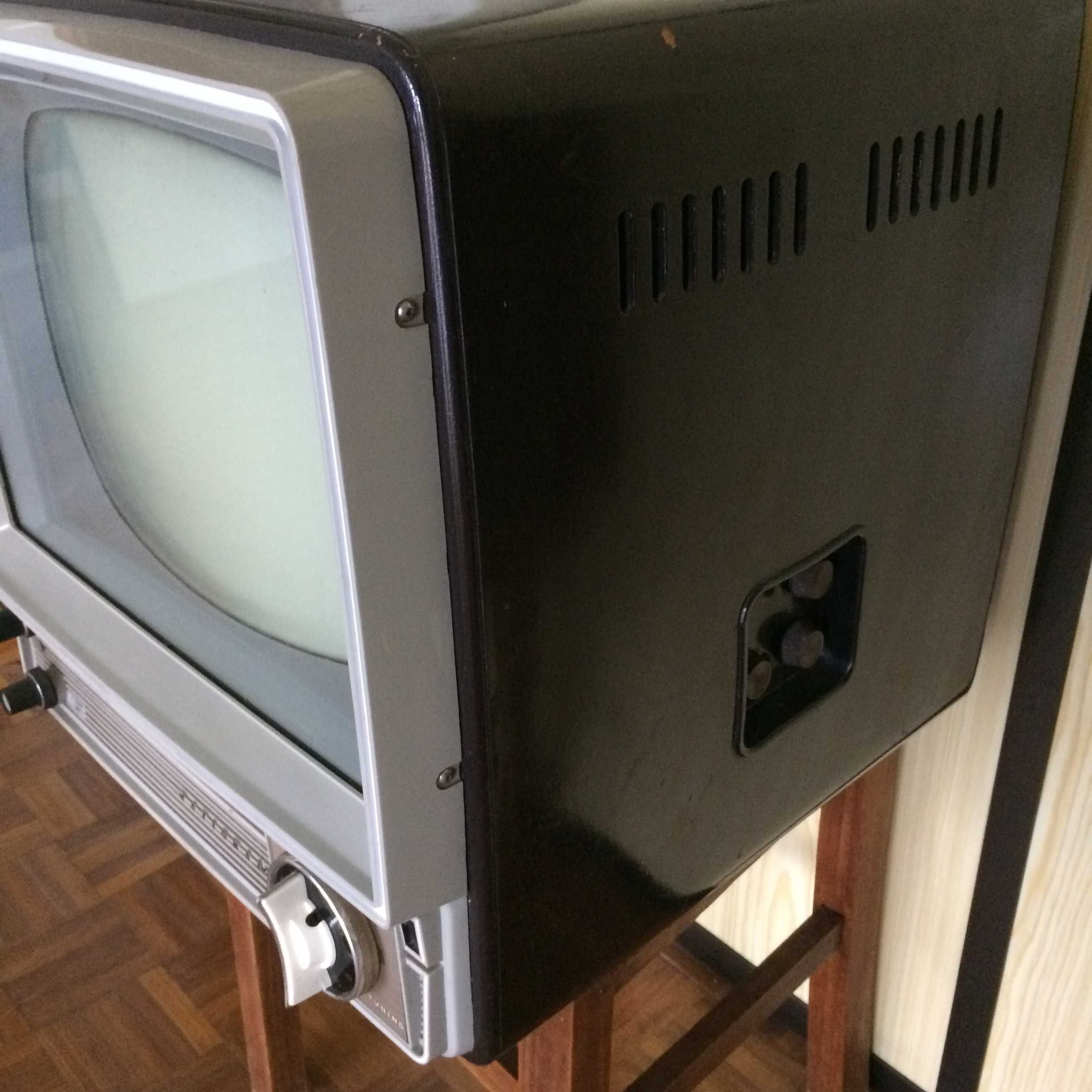 Televisão antiga National TV de coleção