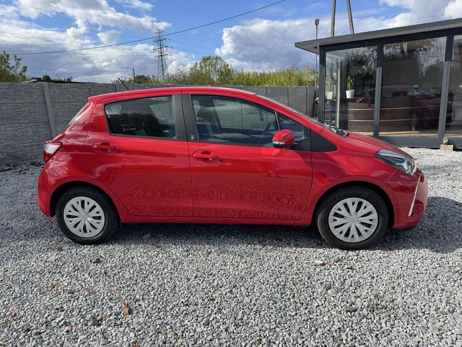 TOYOTA YARIS 1.5 benz /5 drzwi/niski przebieg