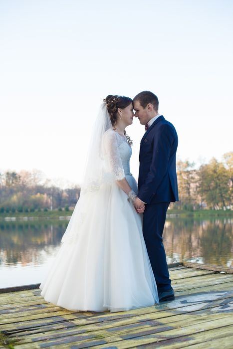 Весільне плаття в комплекті з фатою та рукавичками