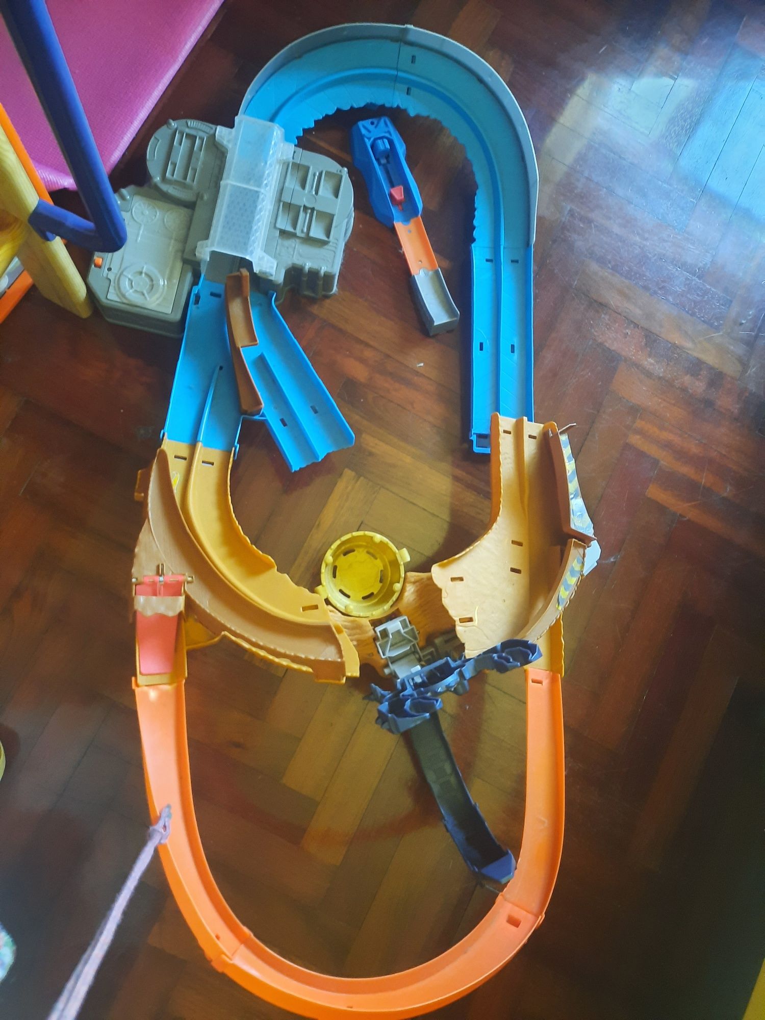 Pista enorme de carrinhos = 5euros