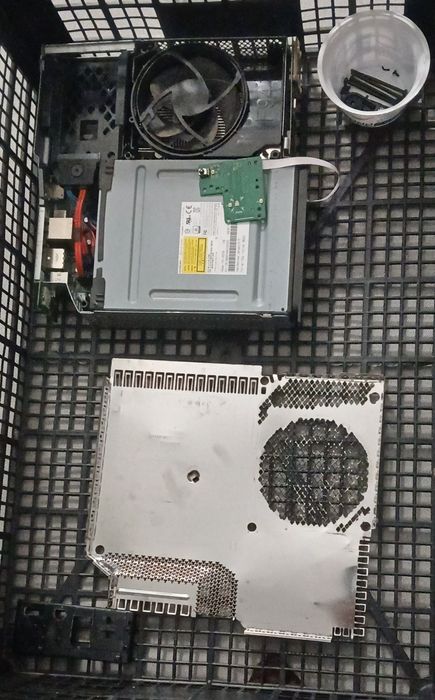 Xbox 360 (sama jednostka - kompletna)
