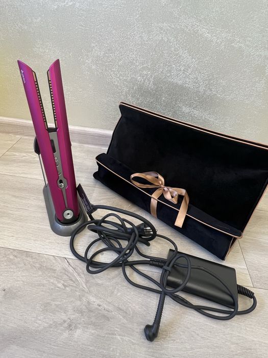 Выпрямитель утюжок  для волос от  Dyson