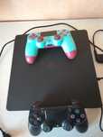 Play Station 4 Slim и два джойстика все вхорошем рабочем состоянии