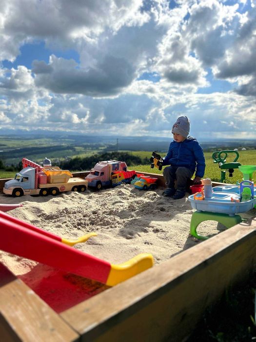 Drewniany domek w górach nad Jeziorem Czorsztyńskim