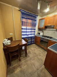Продам 3 комнатную квартиру , метро Защитников Украины