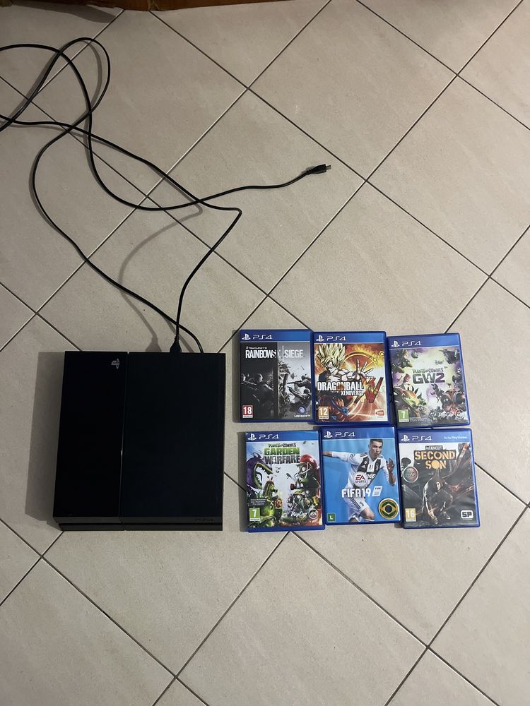 Ps4 Standart com comando + 6 Jogos