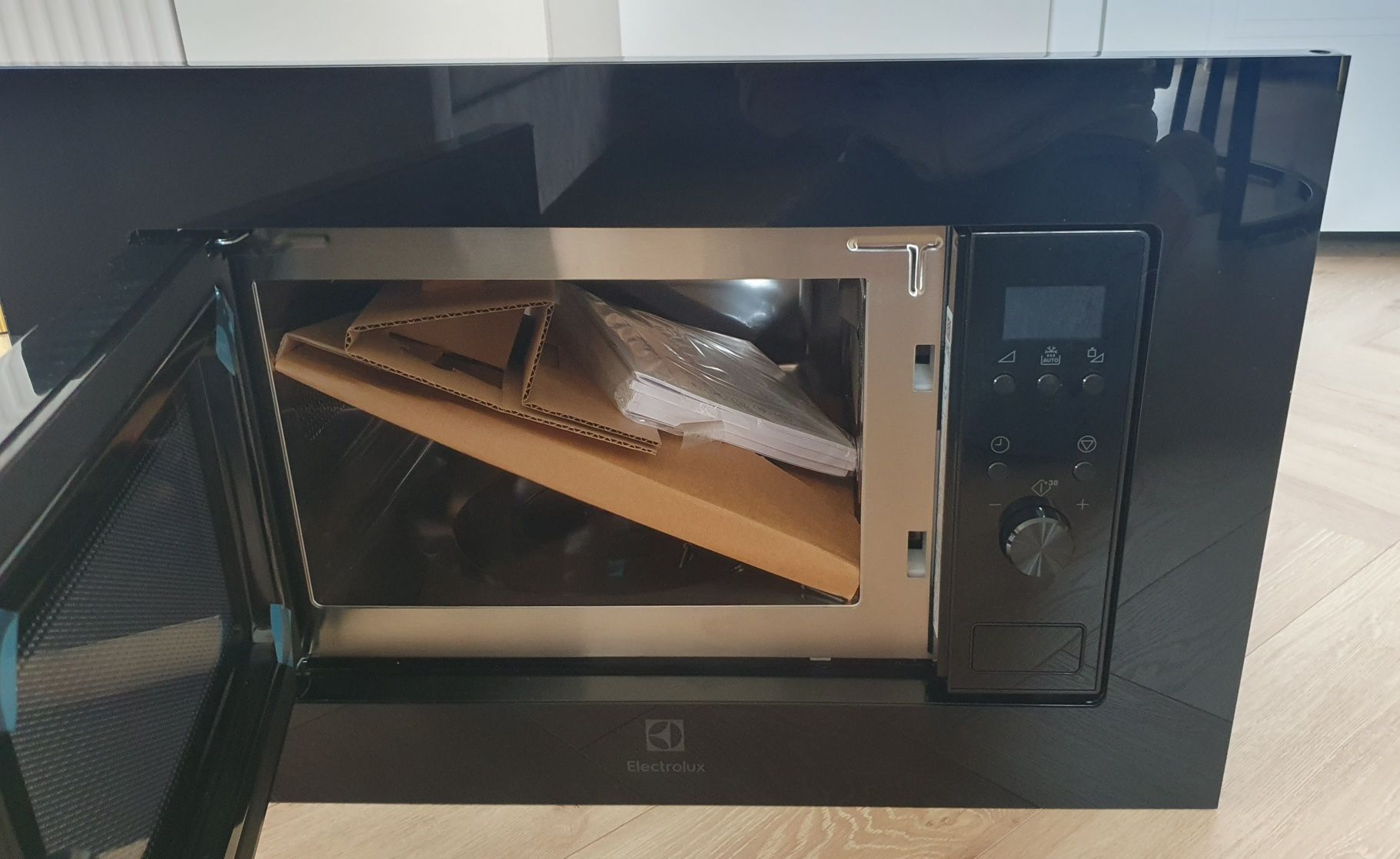 Kuchenka mikrofalowa Electrolux LMS2203EMK