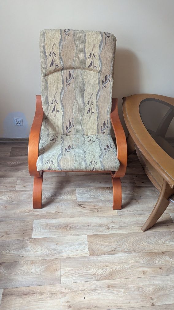 Komplet wypoczynkowy – sofa + 2 fotele + stolik