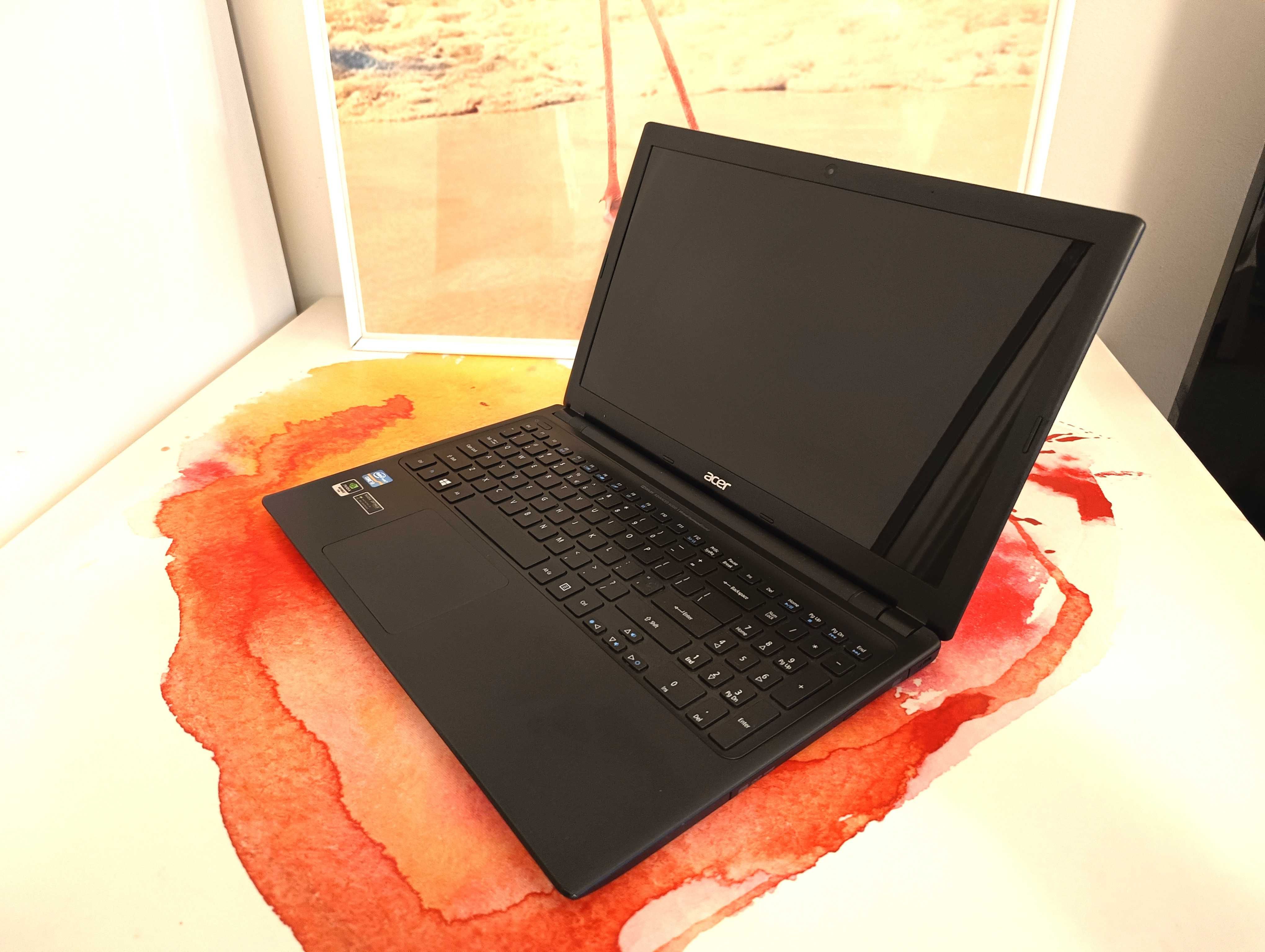 Laptop ACER Aspire V5-571  Intel i3 / 4GB RAM / 750GB HDD / GForce 710