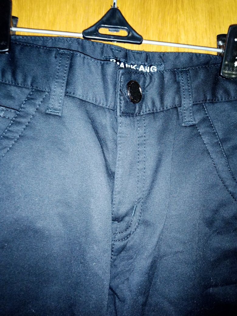 Продам брюки  НОВЫЕ Котоновые тёплые рост 128-136см.