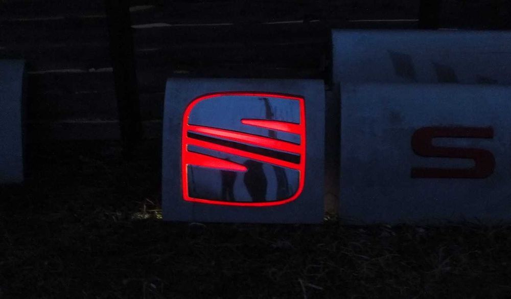 Reklama podświetlana LED, baner, szyld Seat