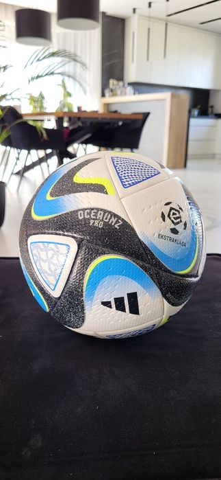 Piłkę nożną adidas Orginalną Oceaunz Pro Official match ball
Official