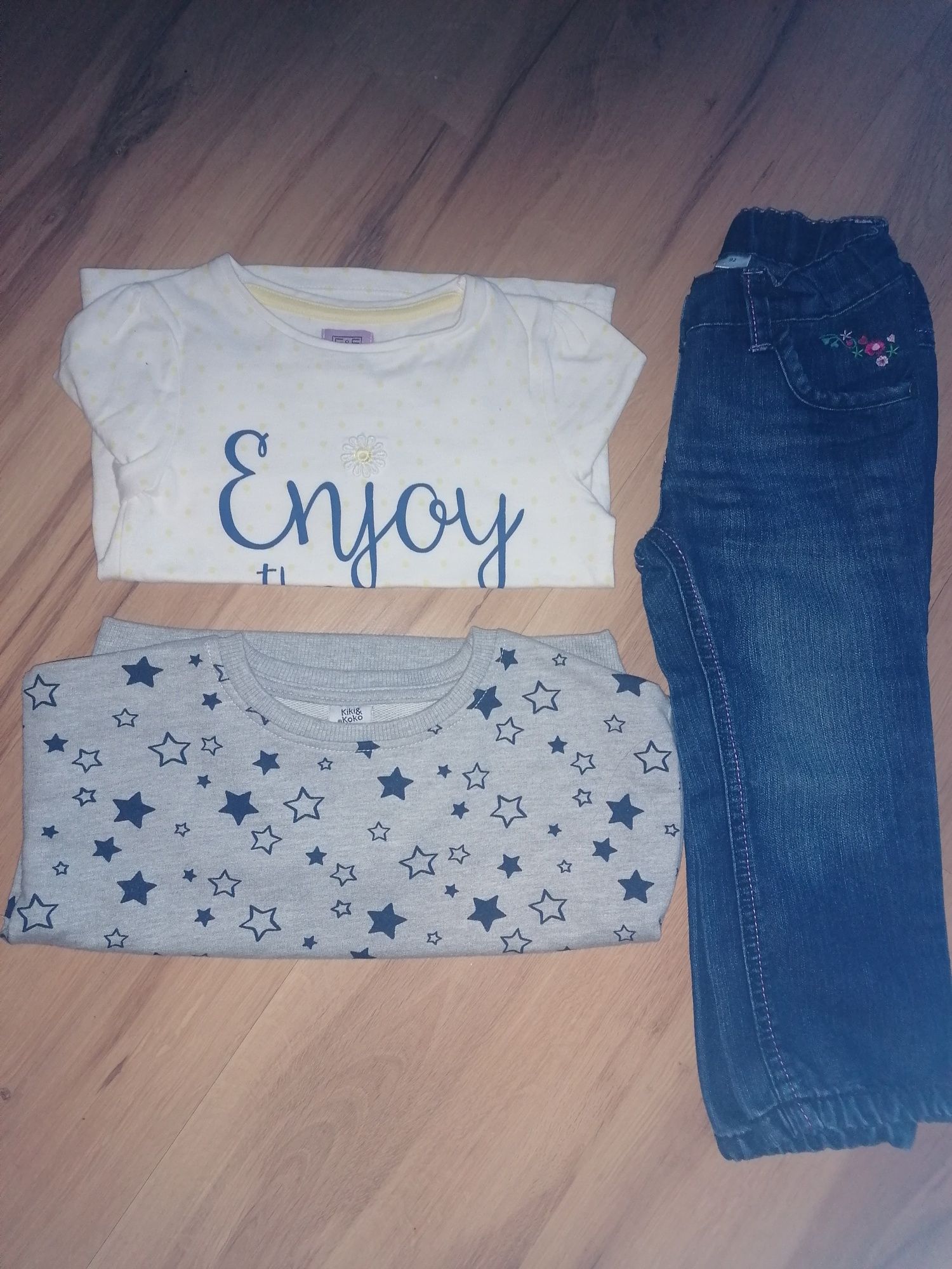 Zestaw spodnie jeansy, bluza, bluzka r. 92