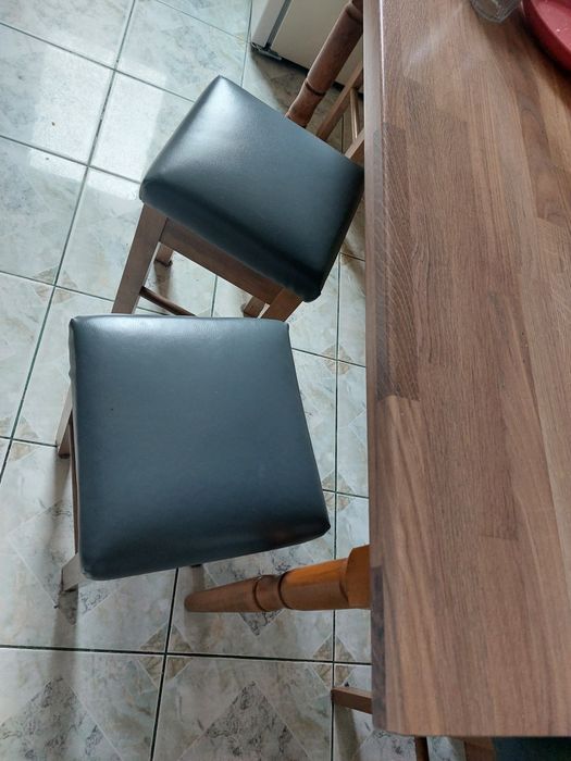 Stół kuchenny i taborety
