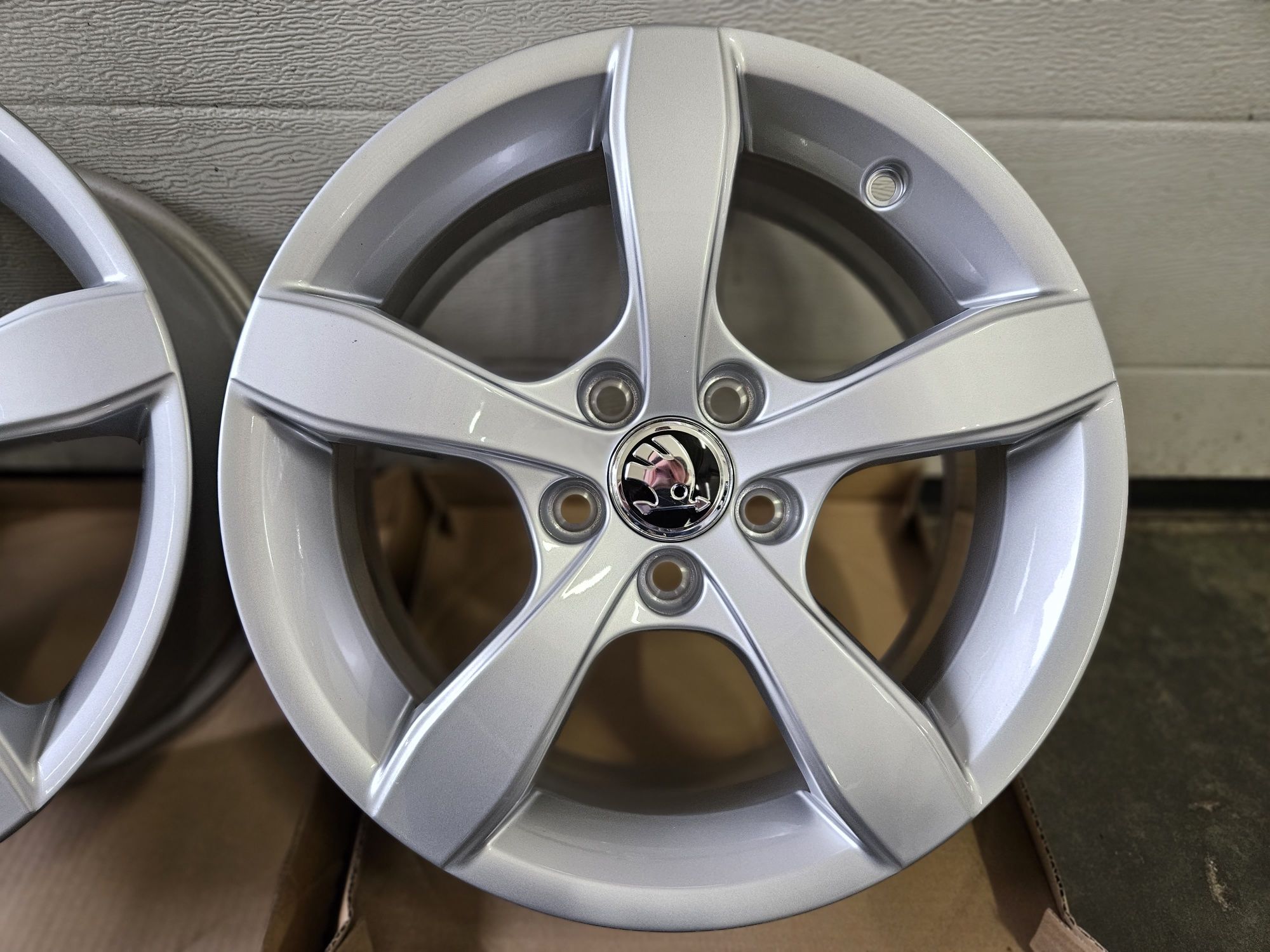 Skoda 15 Nowe 5x100 Fabia Rapid Scala Roomster Praktik Felgi Alufelgi