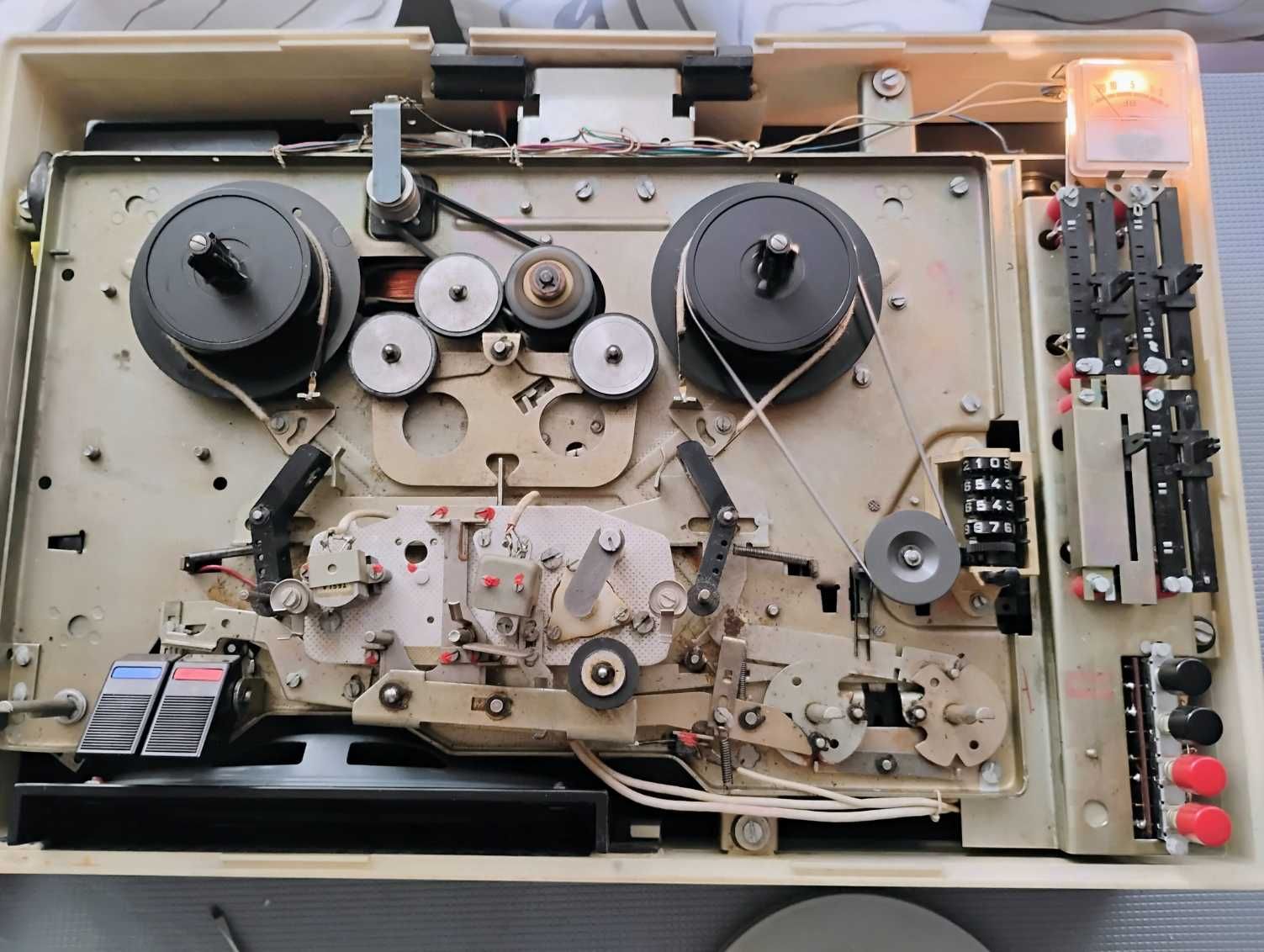 magnetofon szpulowy Tesla B700- sprawny