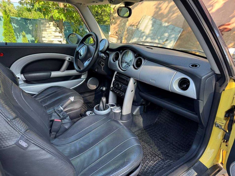 Mini Cooper 2002 • 1.6 Benzyna  • Skóra • RunFlat
