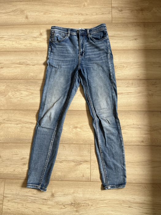 Niebieskie skinny jeans