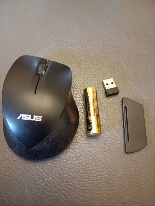 Myszka Asus działa