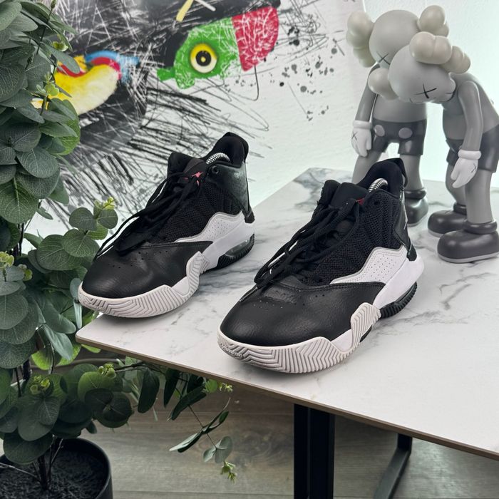 Кросівки шкіряні Jordan Stay Loyal 37.5 розмір E292