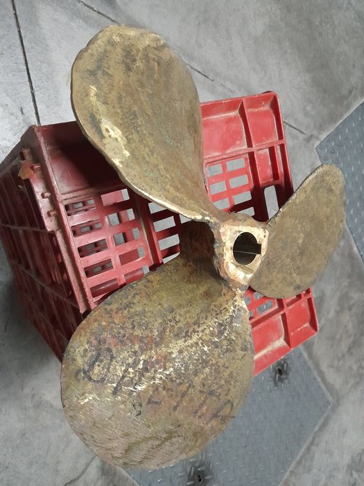 Hélice de Barco em Bronze Sólido - Decoração Náutica / Peça de Coleção