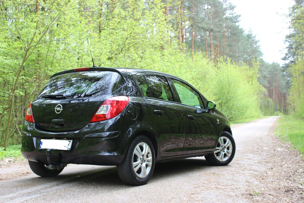 Opel Corsa  1.4  2013 rok