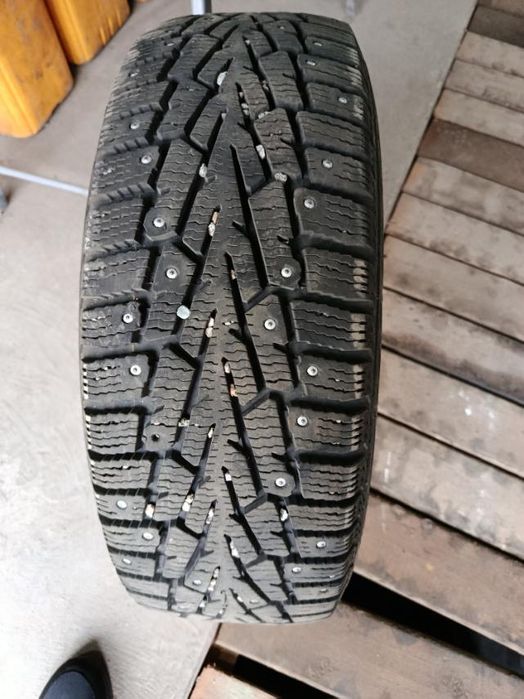 Продам резину195-60 р15 два колеса подчти новая 2018г выпус кмогу высл