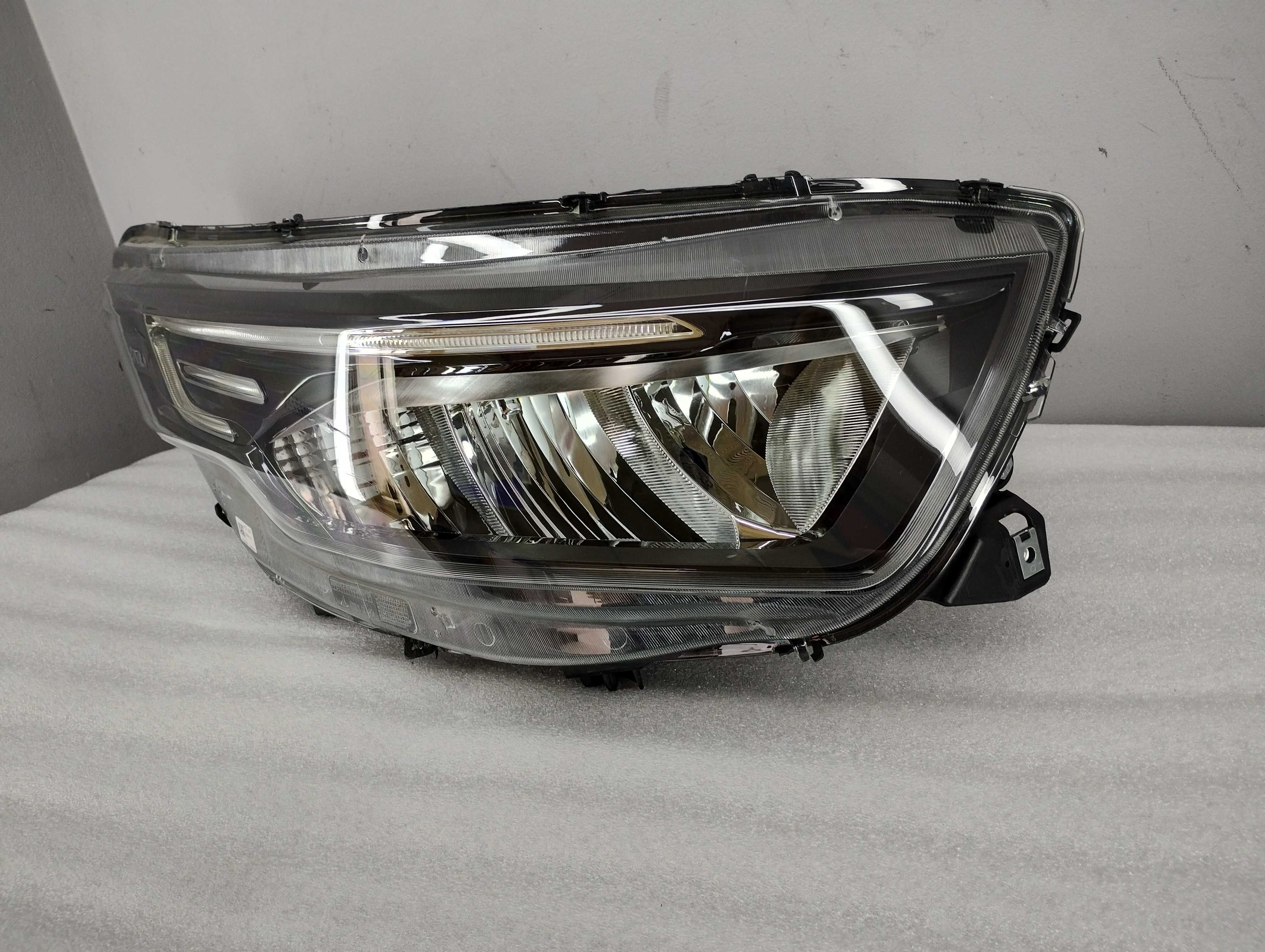 Lampa Reflektor Prawy IVECO DAILY IV FullLed  EU! FV23