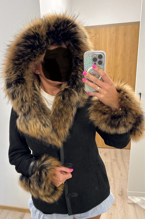 Czarny kożuch z futerkiem jenot M L Zakopane