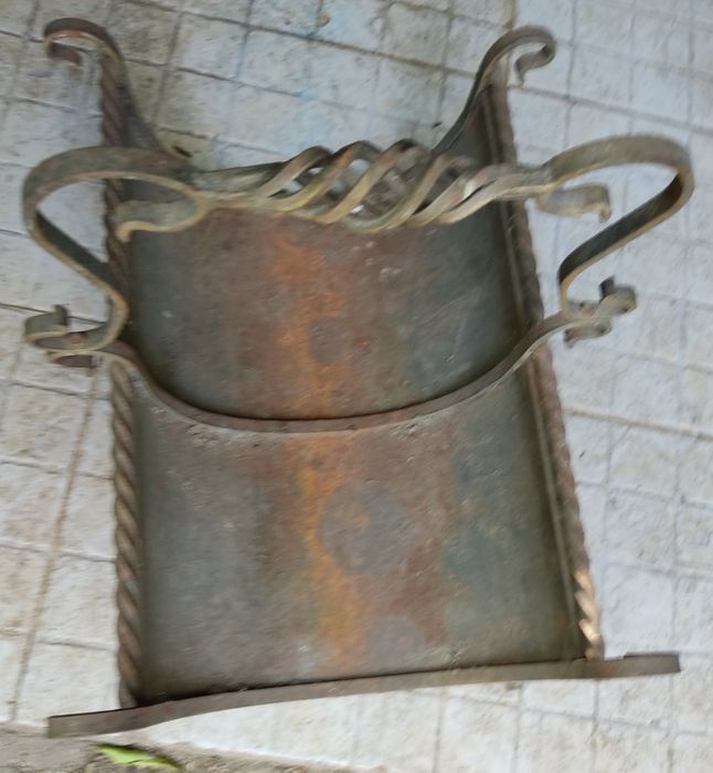 Suporte para madeira.