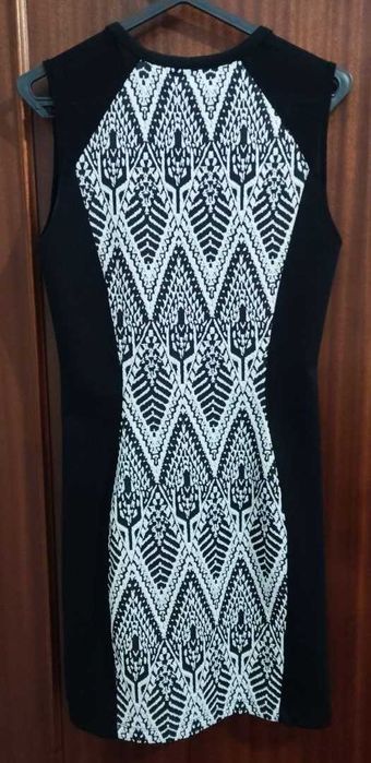 Vestido casual preto e branco