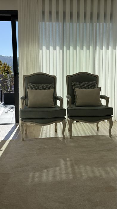 Cadeirões como novos