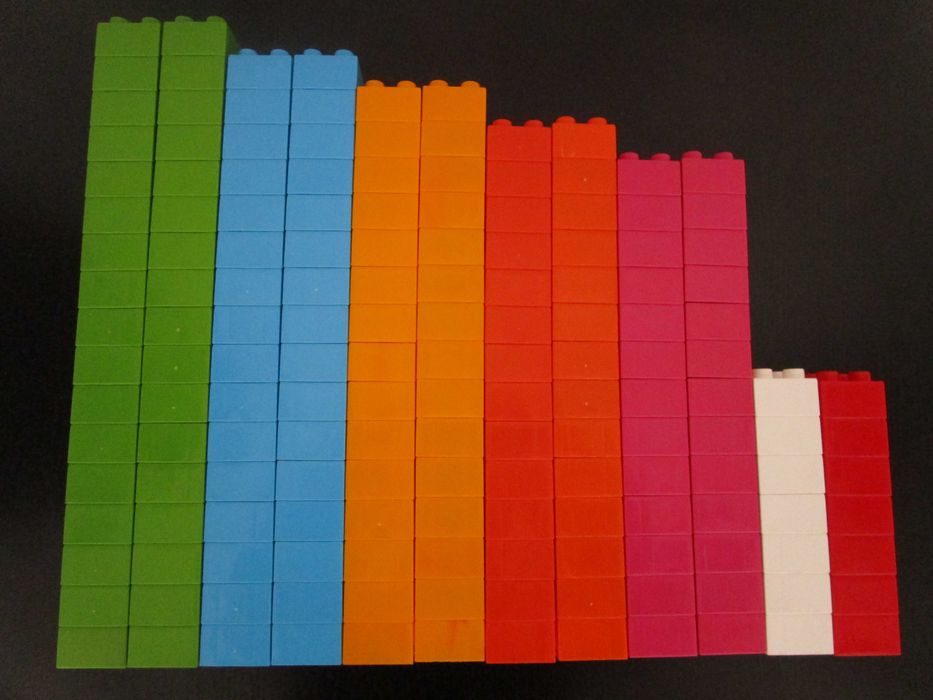 Vendo conjunto de "legos" / blocos de construção c/ 235 peças da Kozzi