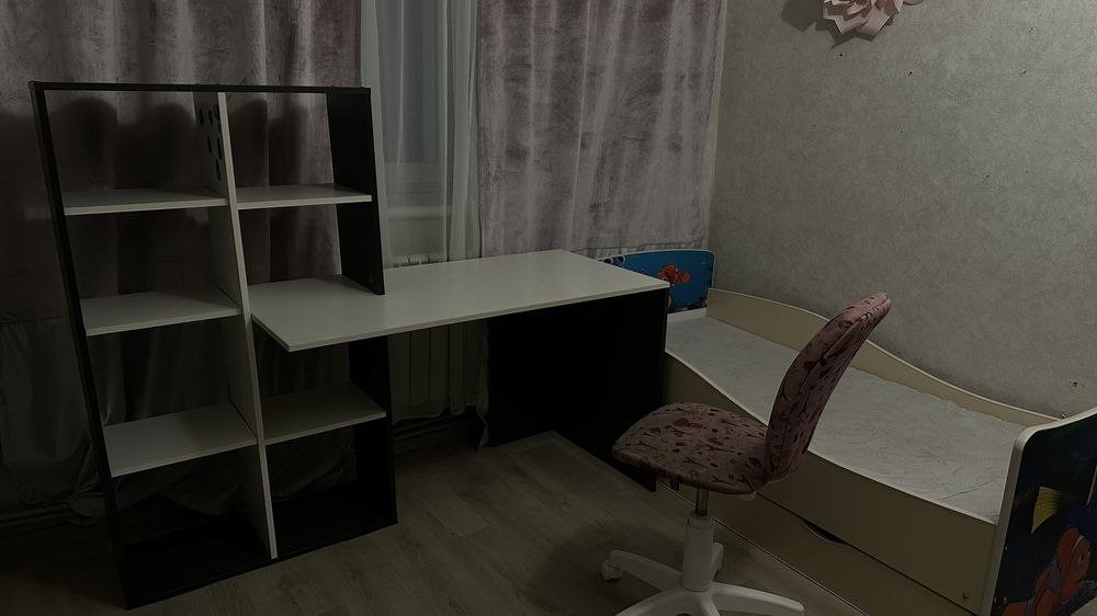 Меблі для дитячої кімнати - стіл, ліжко , крісло