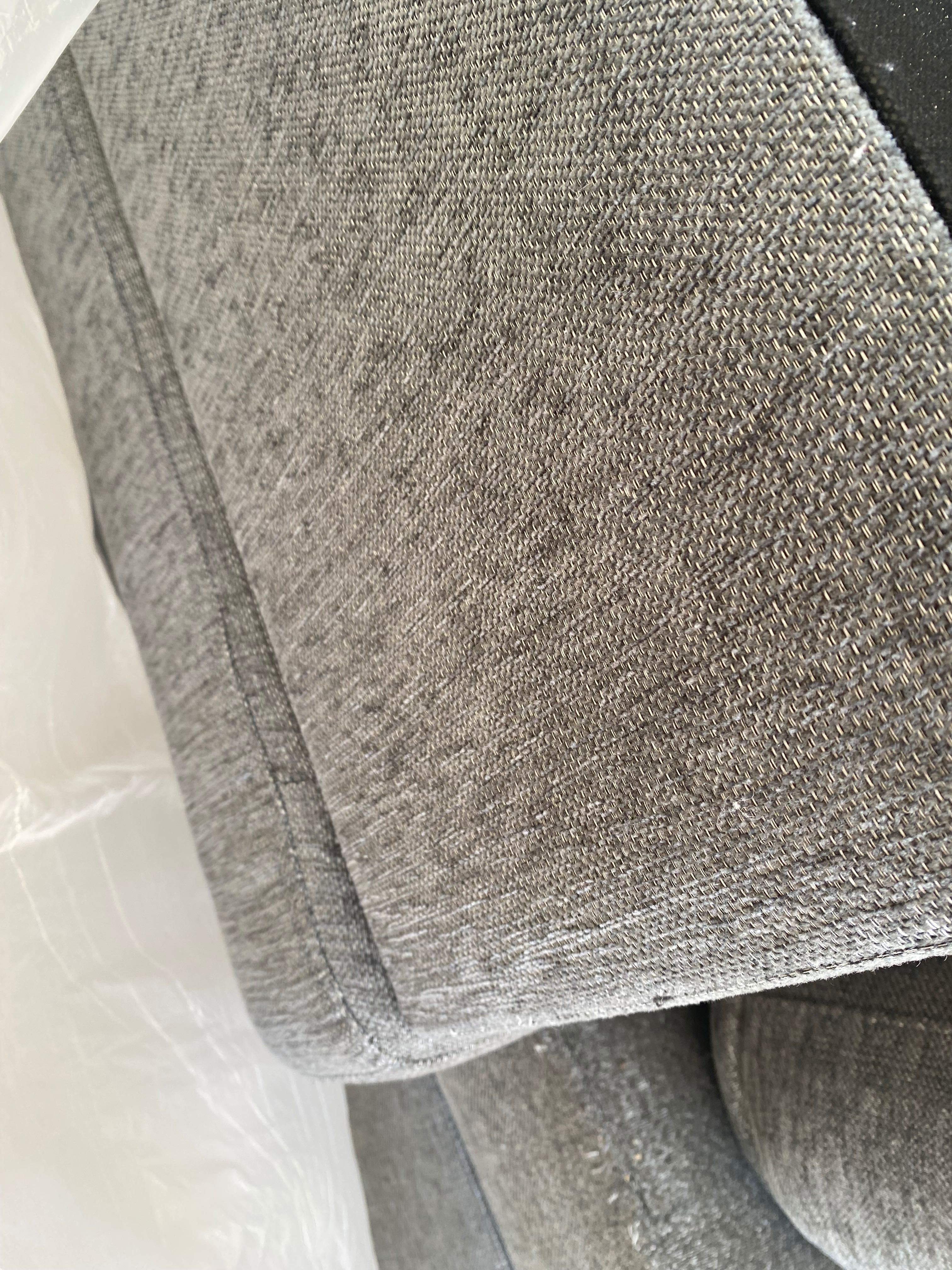Sofá com chaise long (faz cama casal)